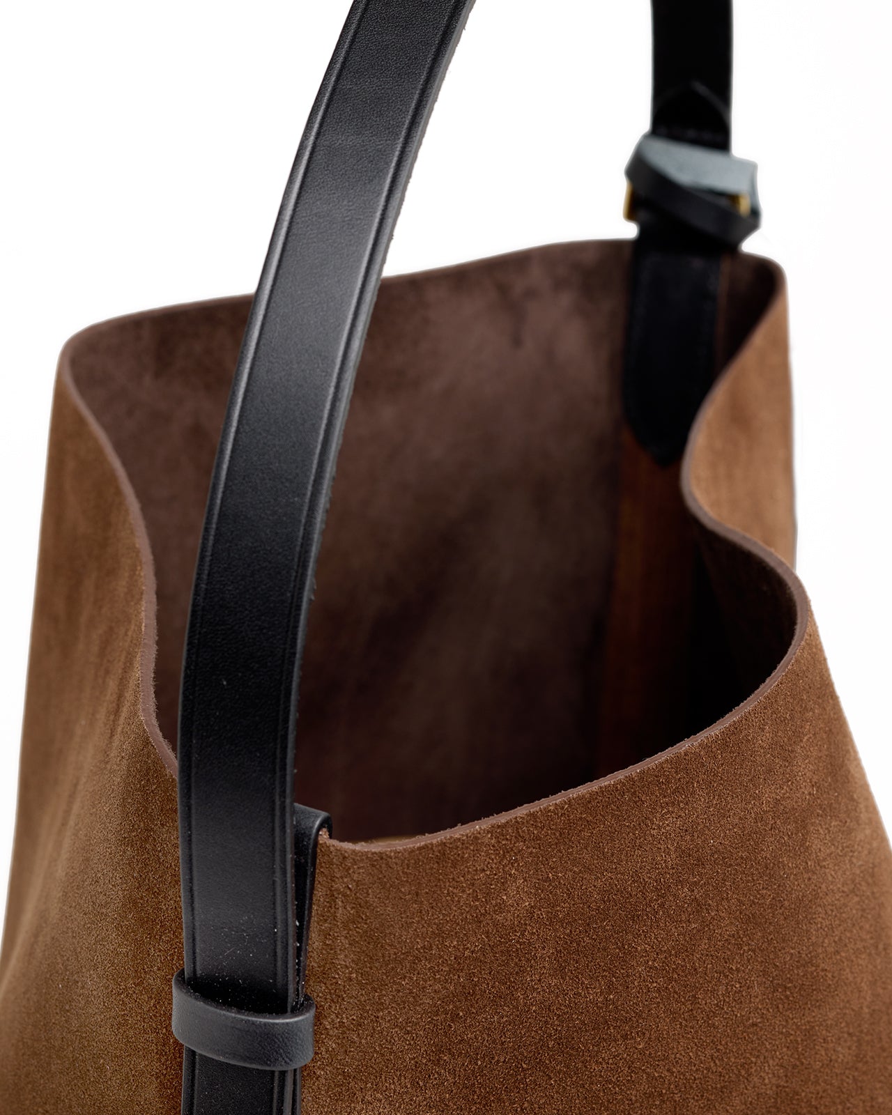 The Essenza bucket bag chocolate