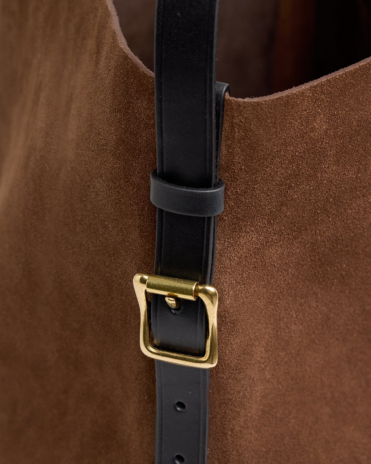 The Essenza bucket bag chocolate